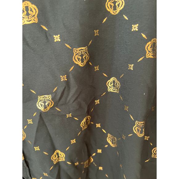 Drill Clothing size XL men’s button down black with metallic tigers - Picture 2 of 4